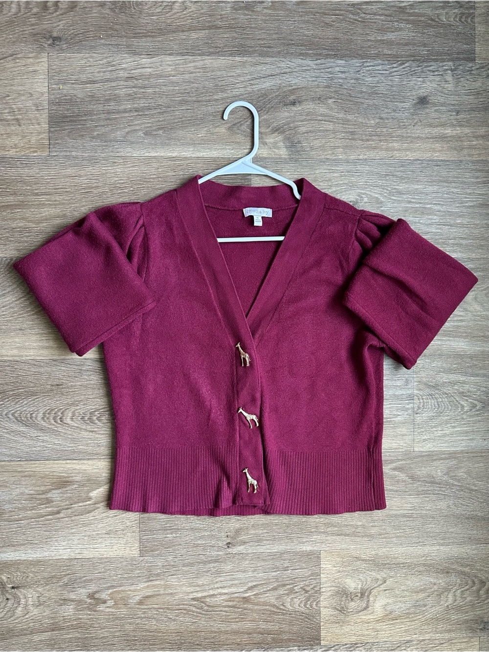 Crown & Ivy Women’s Burgundy Cardigan Gold Giraffe Buttons Size M Puff Sleeve